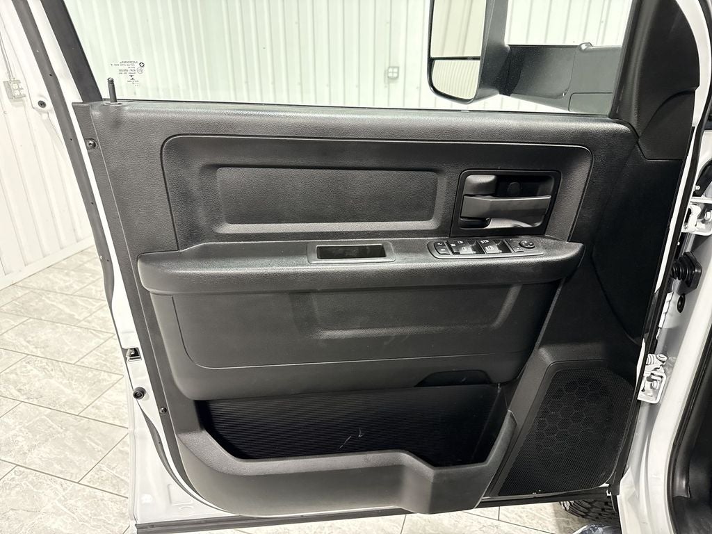 2022 RAM 2500 Tradesman Crew Cab 4x4 8' Box