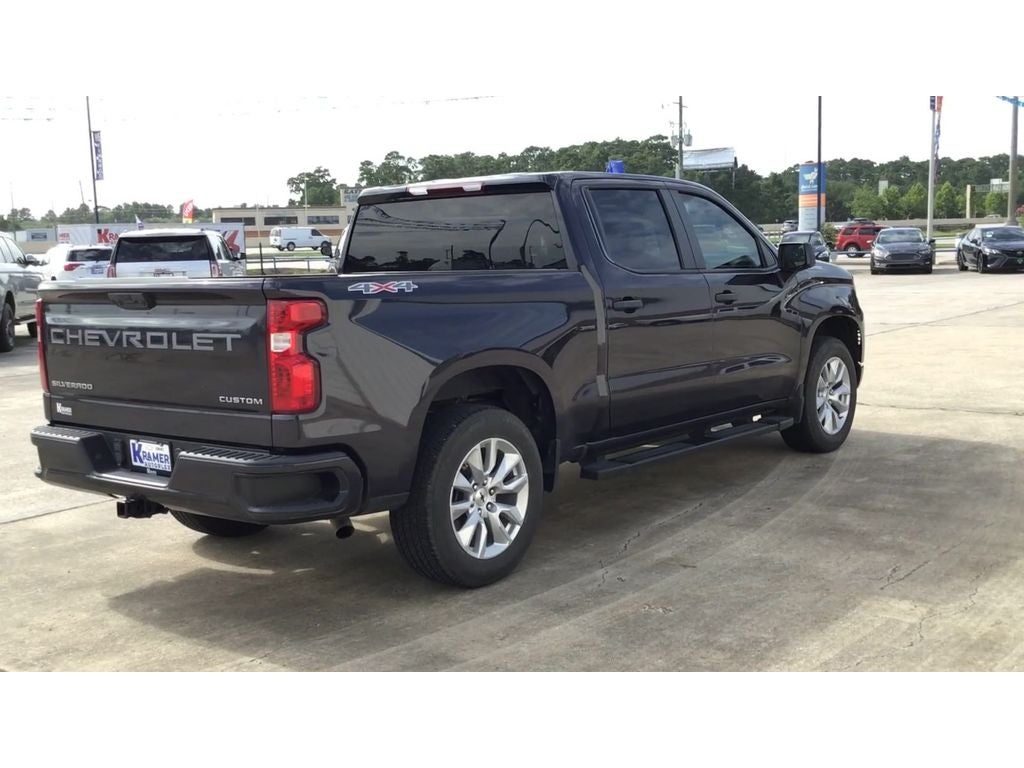 2023 Chevrolet Silverado 1500 4WD Crew Cab Short Bed Custom