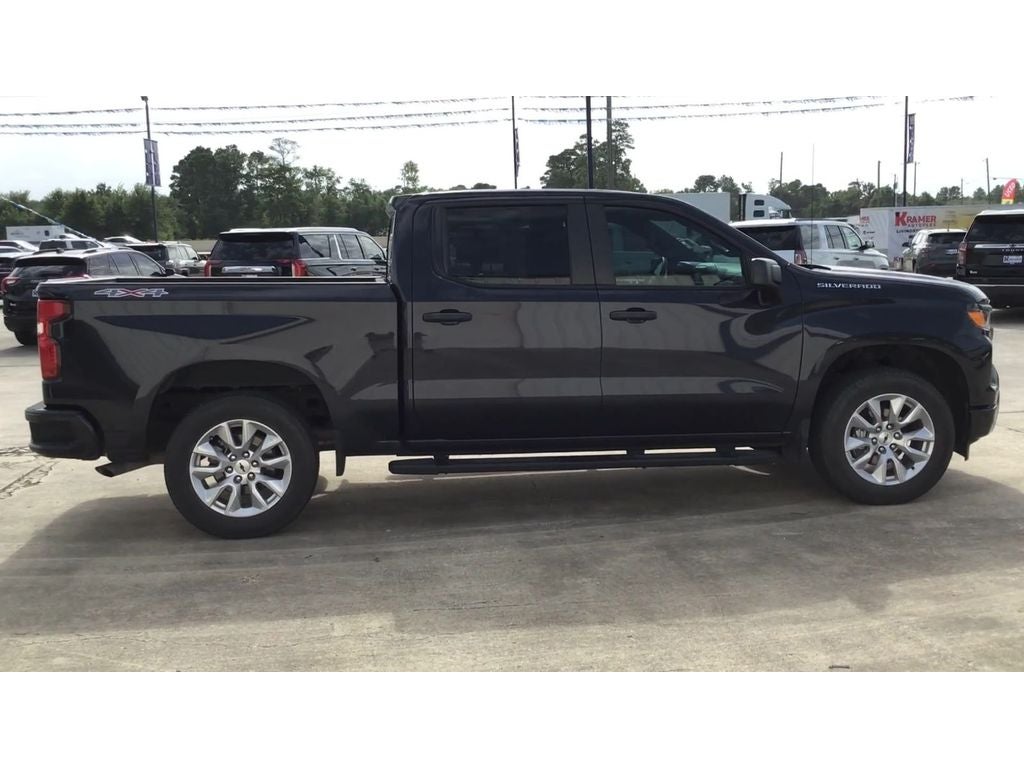 2023 Chevrolet Silverado 1500 4WD Crew Cab Short Bed Custom
