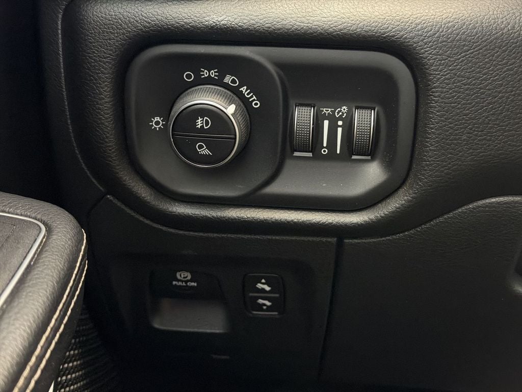 2023 RAM 1500 Laramie Crew Cab 4x4 5'7" Box